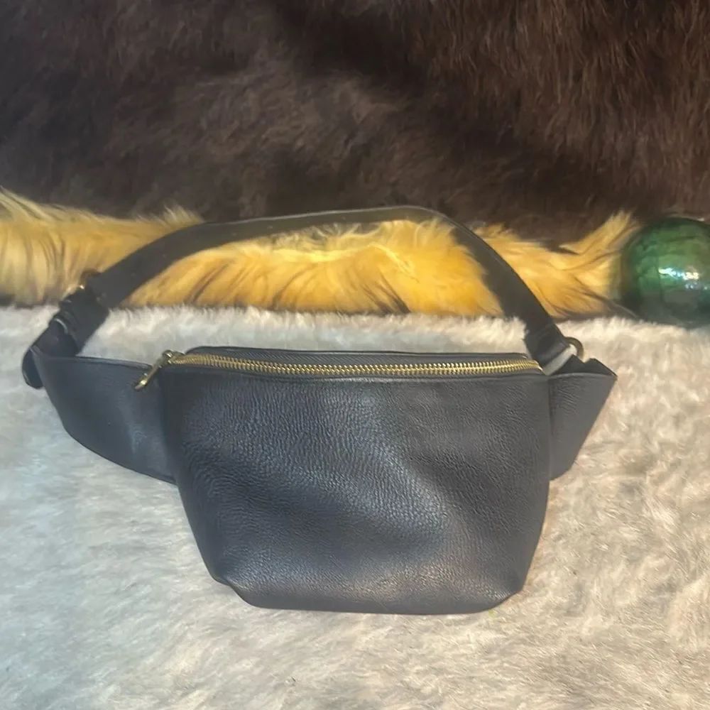 Universal Thread Fanny pack OS (3200) NWOT